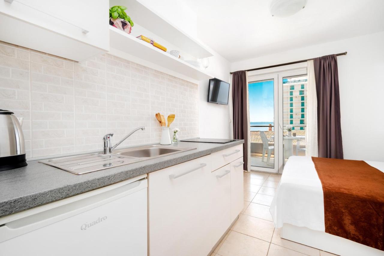 מאקרסקה Apartments And Rooms Vuleta, Close To The Beach מראה חיצוני תמונה