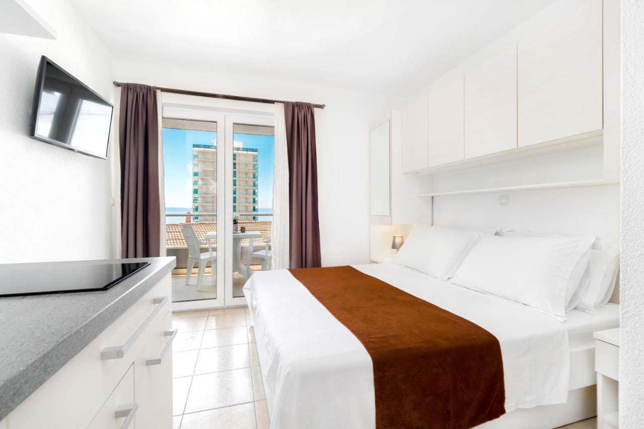 מאקרסקה Apartments And Rooms Vuleta, Close To The Beach מראה חיצוני תמונה