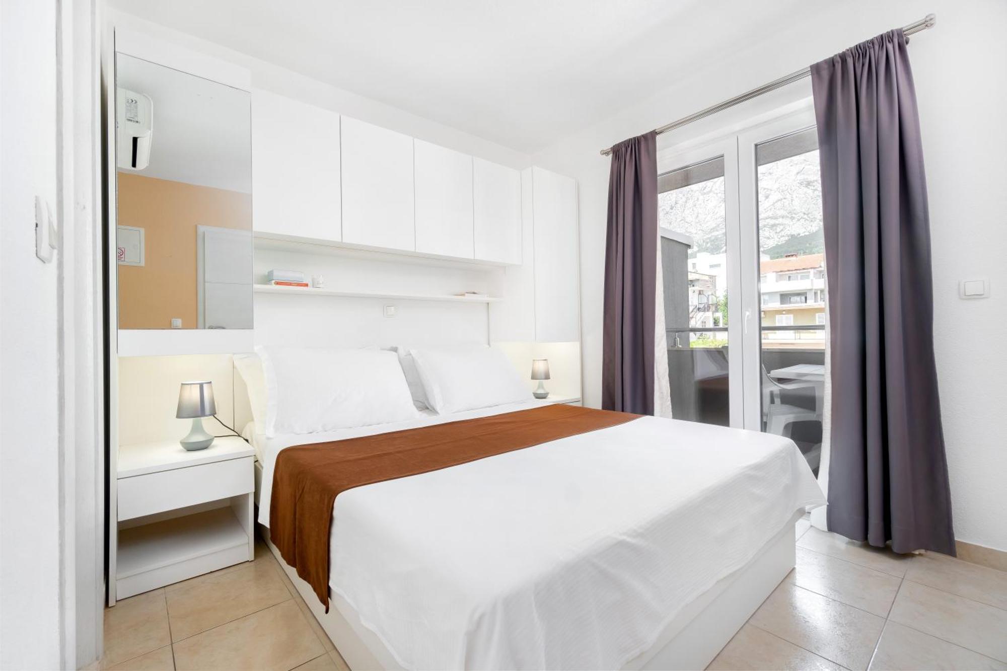 מאקרסקה Apartments And Rooms Vuleta, Close To The Beach מראה חיצוני תמונה