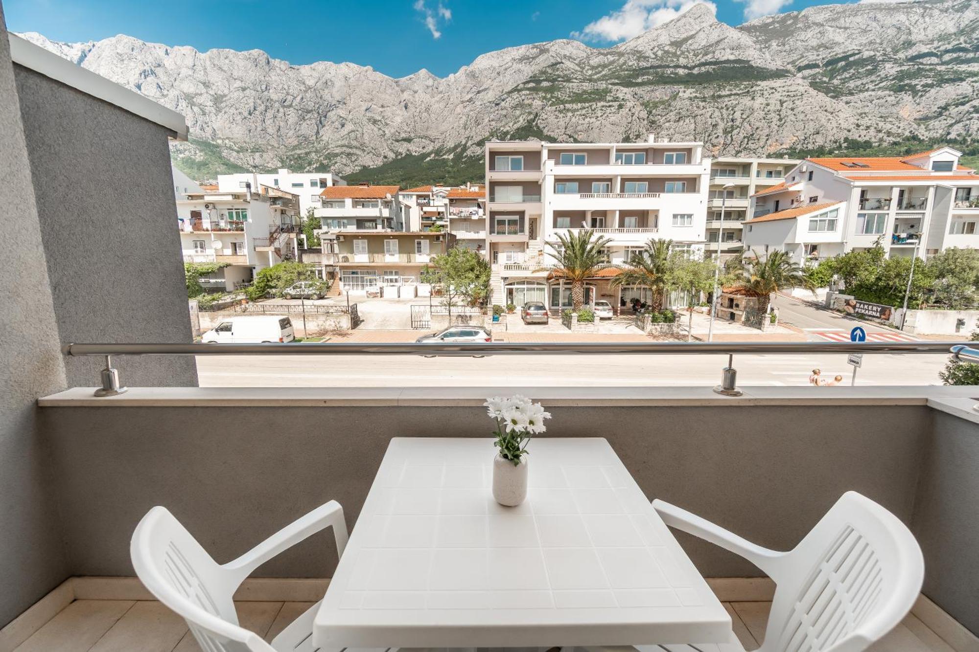 מאקרסקה Apartments And Rooms Vuleta, Close To The Beach מראה חיצוני תמונה