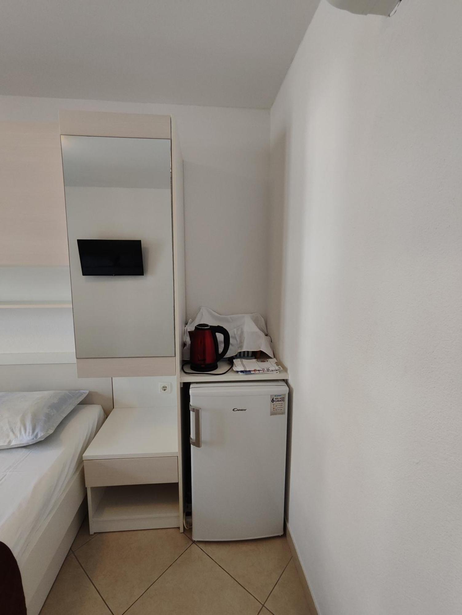 מאקרסקה Apartments And Rooms Vuleta, Close To The Beach חדר תמונה